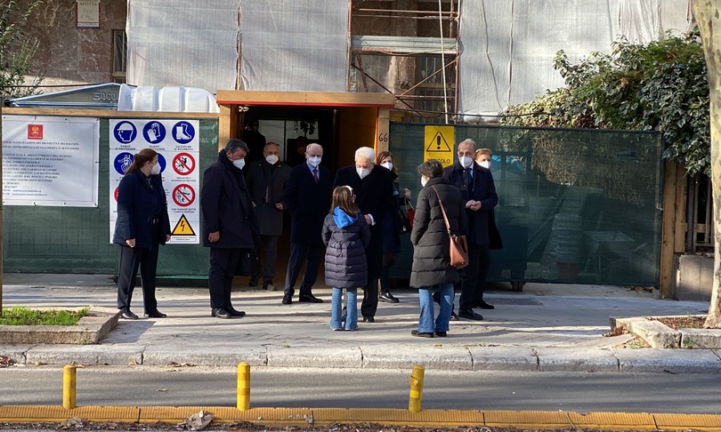 Quirinale: Mattarella lascia Palermo, bimba “fan” lo saluta
