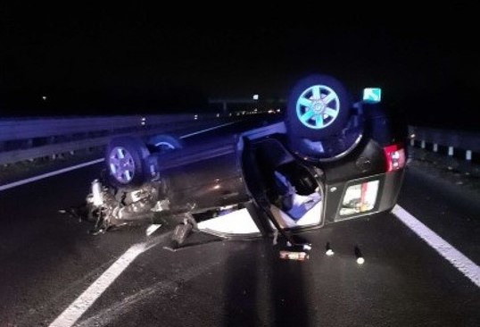 Italia, con il Suv “travolge” auto ed uccide due donne: ferite anche due bambine, arrestato bulgaro che aveva tentato la fuga