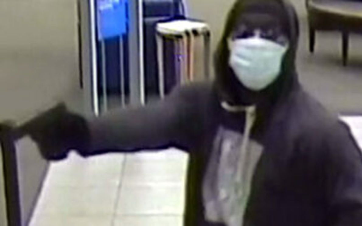 Per la Cassazione il reato di rapina è aggravato se compiuto indossando la mascherina nonostante resa obbligatoria per il Covid