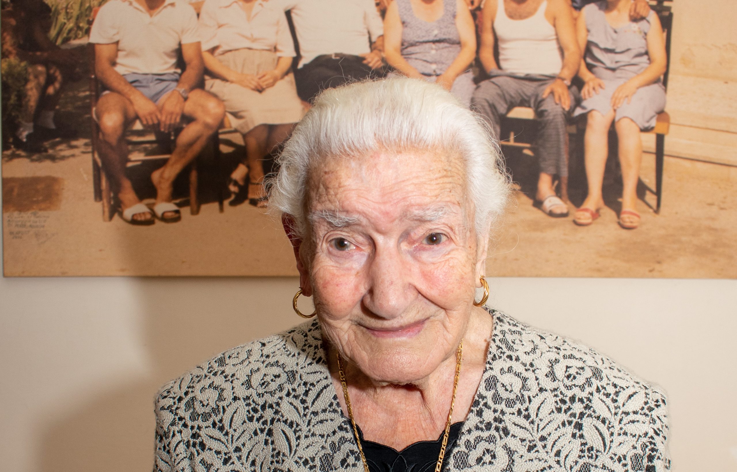 Caltanissetta, villaggio Santa Barbara: Nonna Maddalena soffia su cento candeline