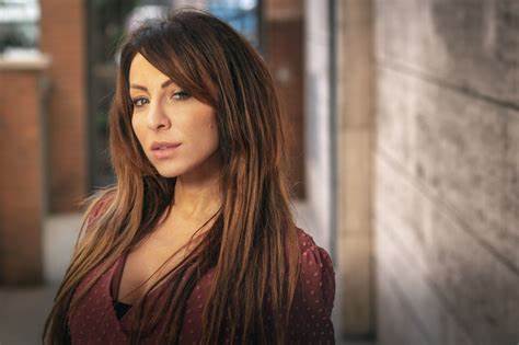 Sicilia, Siracusa: lei gira un film porno e la banca la licenzia