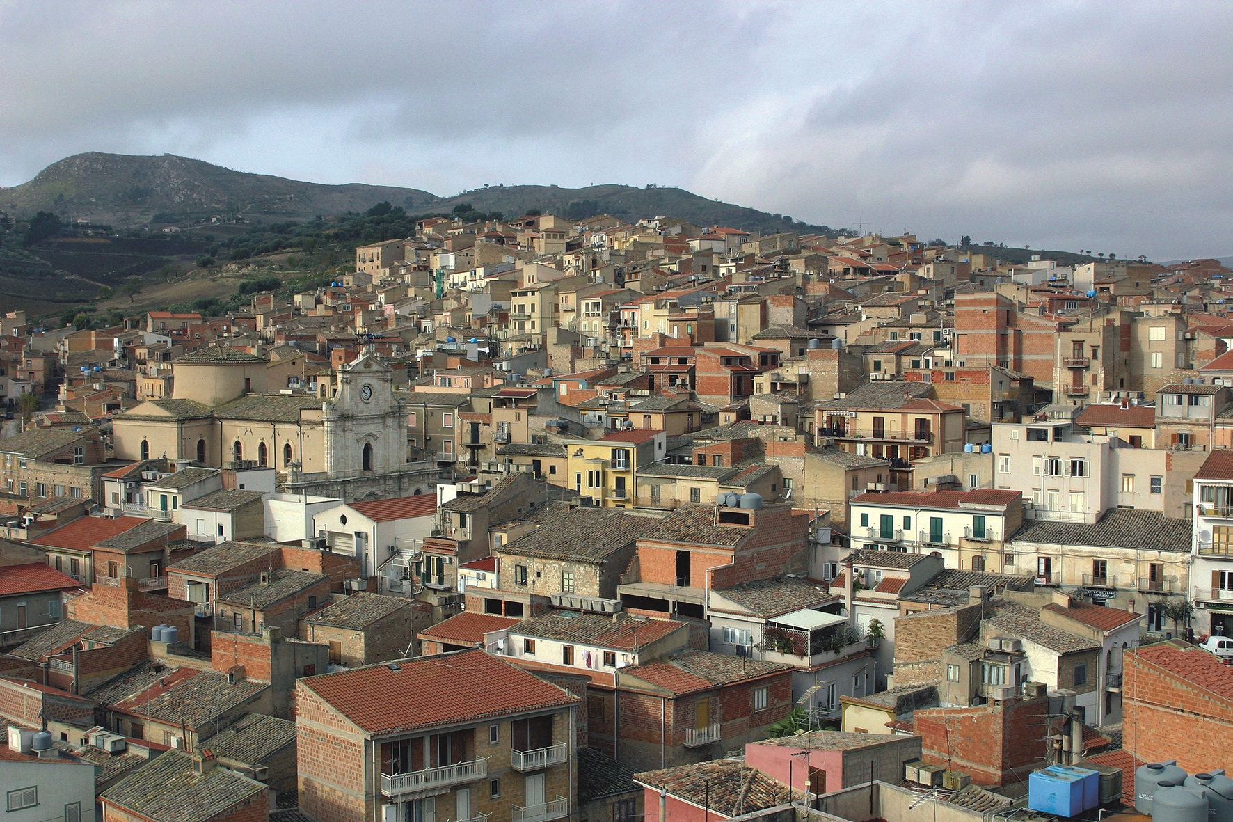 Emergenza Covid: a Santa Caterina il sindaco dispone la chiusura delle ville comunali