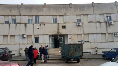 Caltanissetta, “assalto” agli uffici dello Spemp: presenti anche alcuni “positivi”