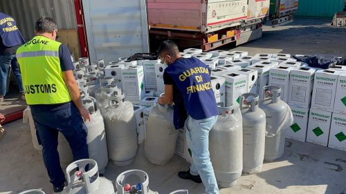Sicilia, Gdf: dalla Cina a Palermo, sequestrate 5,8 tonnellate di gas