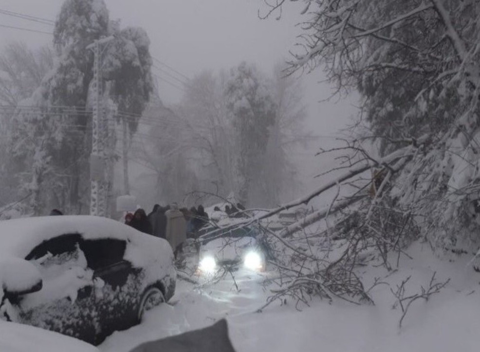 Pakistan: almeno 22 persone morte assiderate in auto bloccate da neve