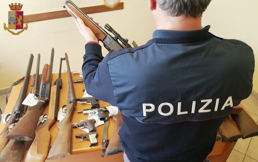 Caltanissetta, Polizia:  controlli detentori di armi, denunciate due persone che non avevano comunicato la variazione del luogo di detenzione