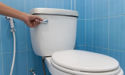 Italia, sciacquone rumoroso viola il diritto al riposo: vicini risarciti con quasi 10mila euro