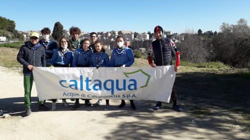 Caltanissetta, bikers e scout ripuliscono Parco Balate: una lezione di educazione civica per tutti