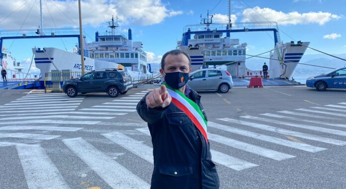 Sicilia, Green pass: sindaco Messina si accampa su molo, cambiare norma