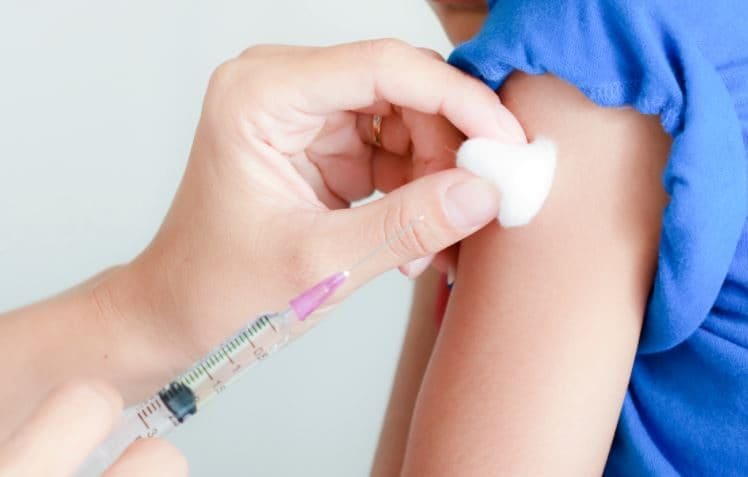 Farmindustria, 100 vaccini in sviluppo in aziende della Ue. Già disponibili 30, salvano ogni anno 3,5-5 milioni di vite
