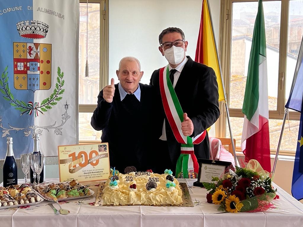 Sicilia, Aliminusa festeggia i 100 anni di Giovanni Buonadonna