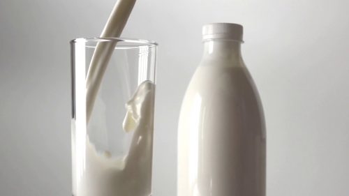 Latte, produzione in calo e prezzi in rialzo