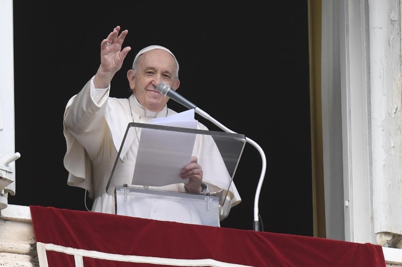 Papa Francesco: “Tacciano le armi, Dio è con gli operatori di pace”