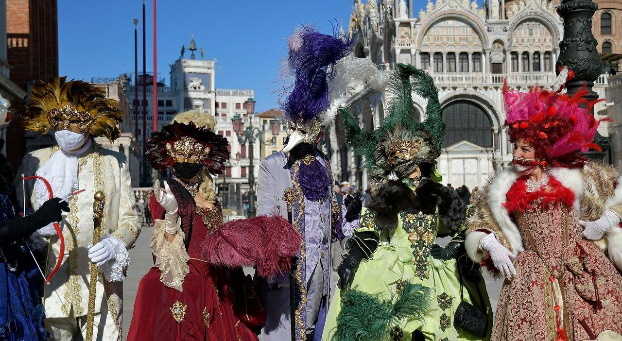 Carnevale di Venezia con 93mila persone e tornano gli stranieri in piazza