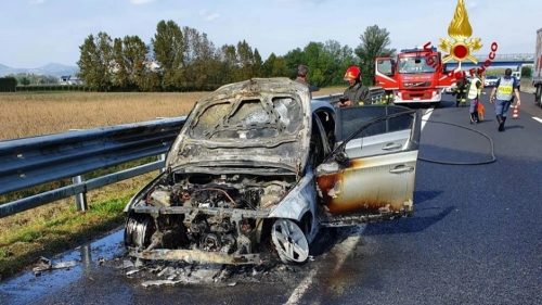 Sicilia, incidenti stradali: auto in fiamme sulla A19 (Pa-Ct), giovane ferito