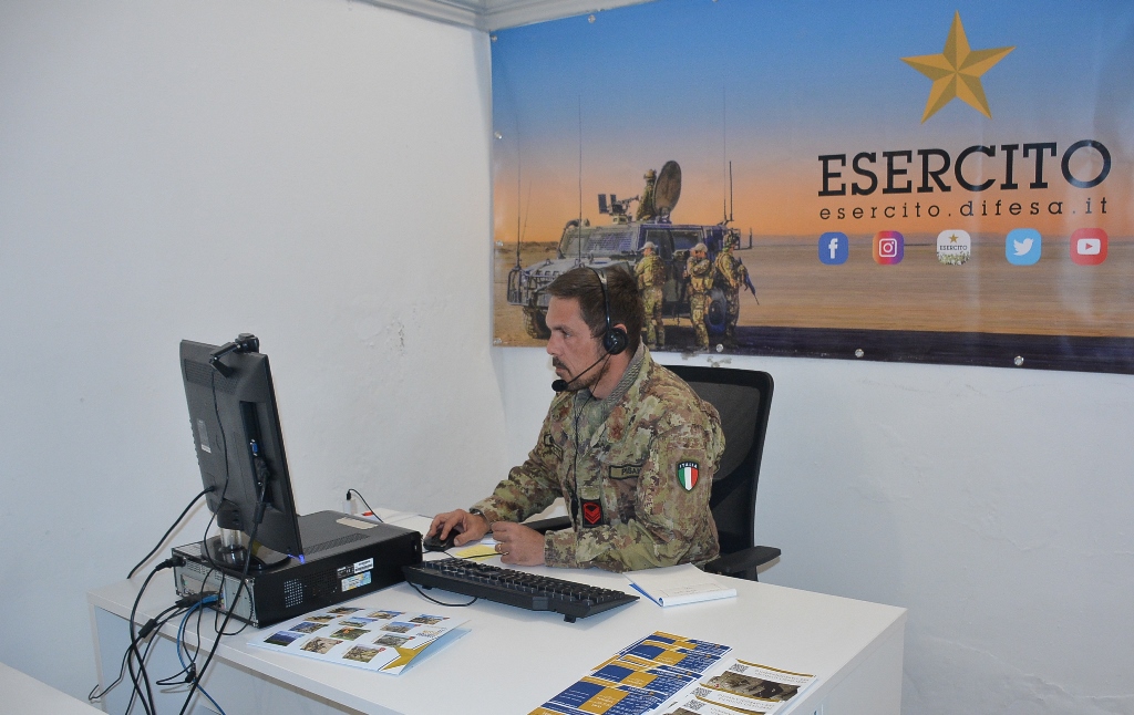 Post-diploma, il Polo Informativo dell’Esercito in Sicilia al Salone digitale dello studente