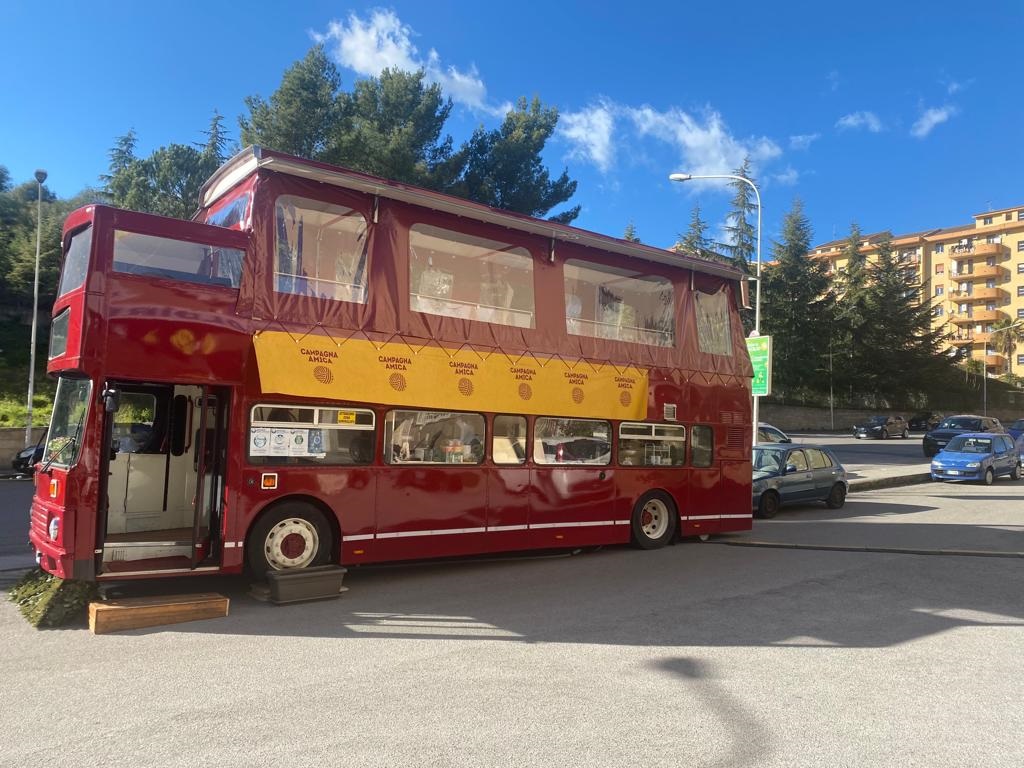 Caltanissetta, Campagna amica accoglie “On the Road”: a febbraio viaggi sensoriali nel bus londinese