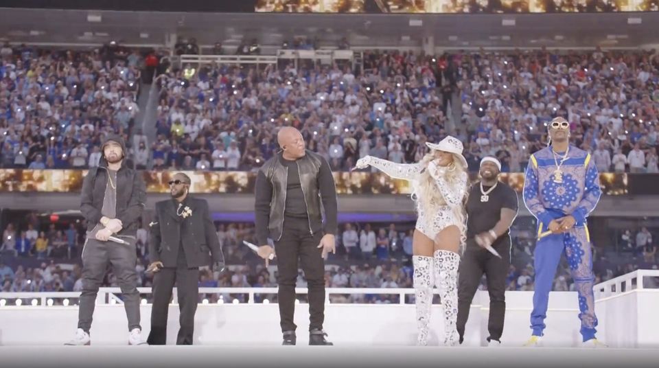 Superbowl LVI, Halftime ‘leggendario’ (Video): sul palco Dr. Dre, Snoop Dogg, Eminem,50 Cent, Mary J. Blige & Kendrick Lamar