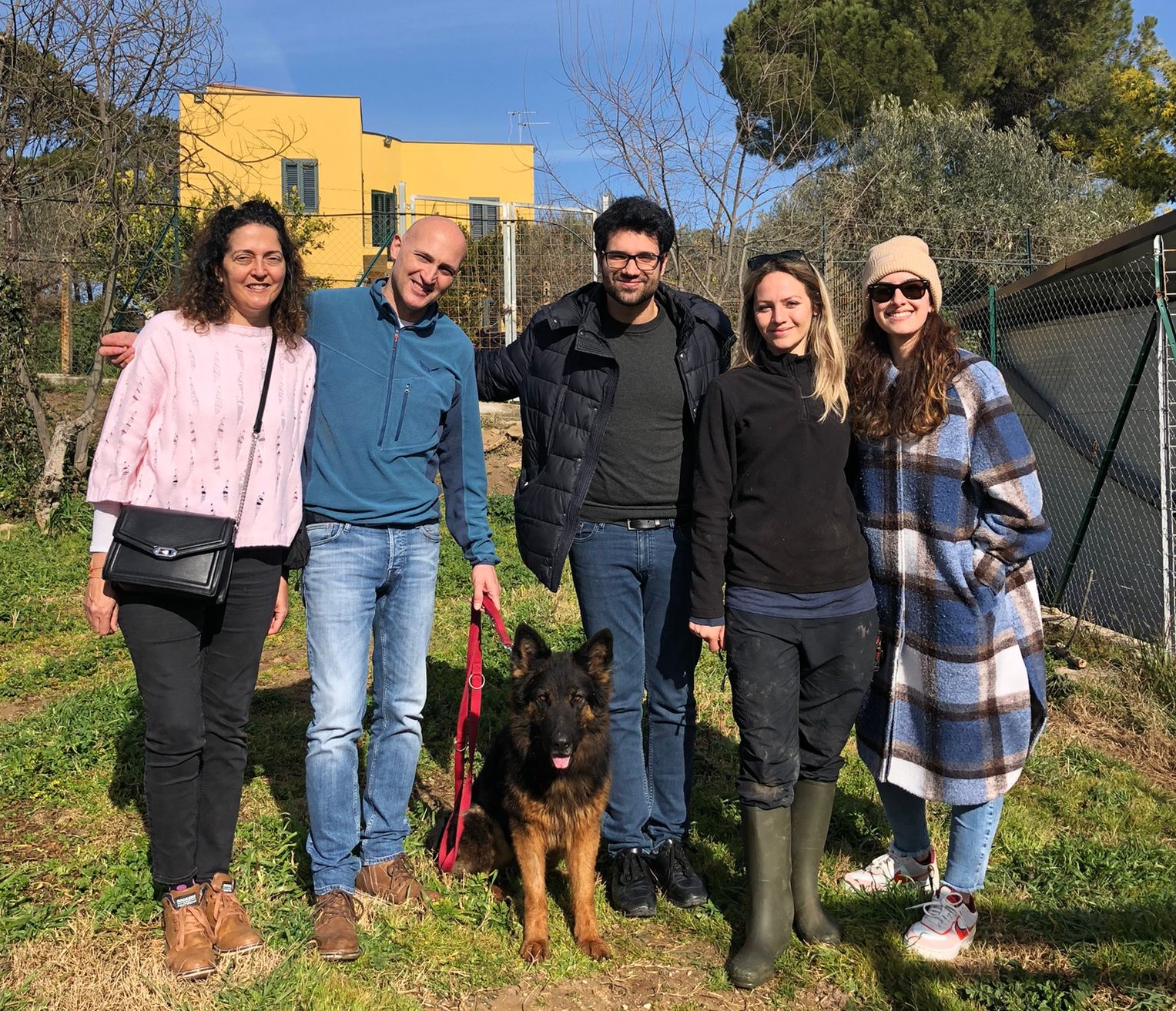 Da Bolzano al canile di Caltanissetta per adottare “Fay”, un pastore tedesco abbandonato. Una storia a lieto fine