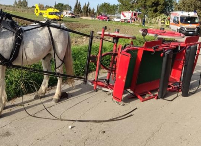 Caltanissetta, calesse si ribalta: 5 feriti, donna é grave. Sessantenne rischia amputazione del piede