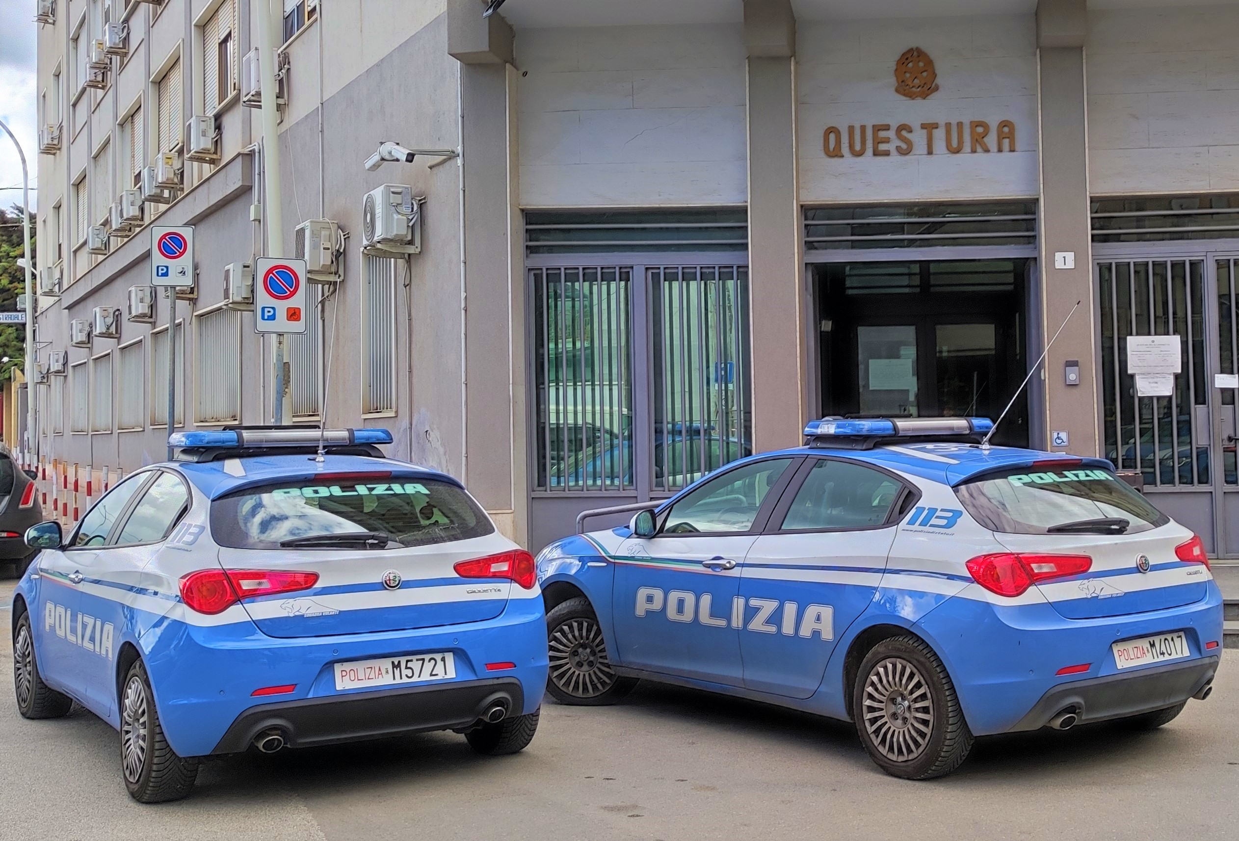 Caltanissetta, guidava contromano auto rubata: Polizia ferma 60enne ubriaco e senza patente