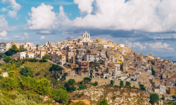 Mussomeli diventa una meta ambita. Con “case a un euro” sono state vendute già 340 abitazioni