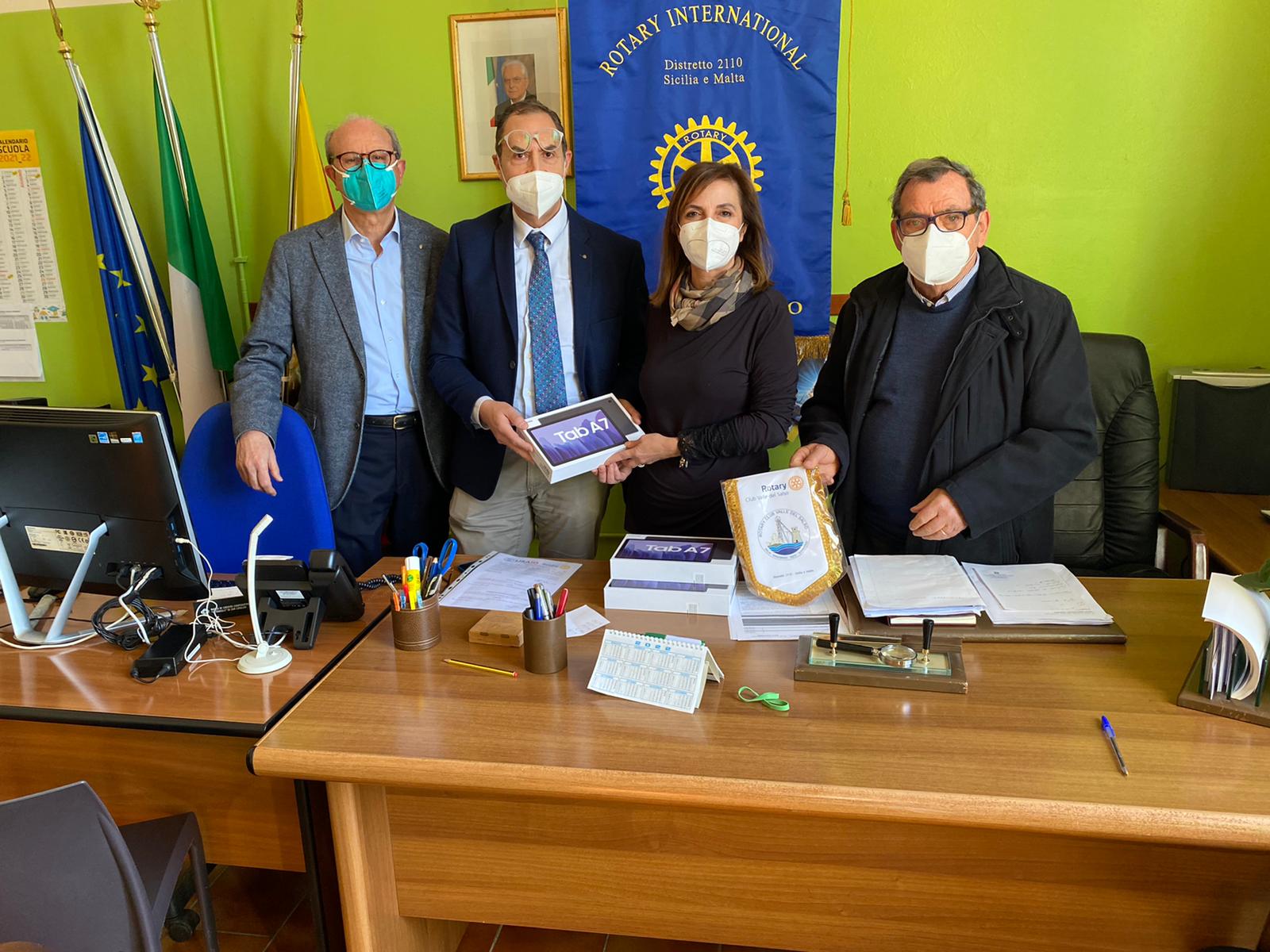 Il Rotary Club Valle del Salso dona tablet per la didattica digitale all’Istituto Comprensivo “Nino di Maria” di Sommatino e Delia.