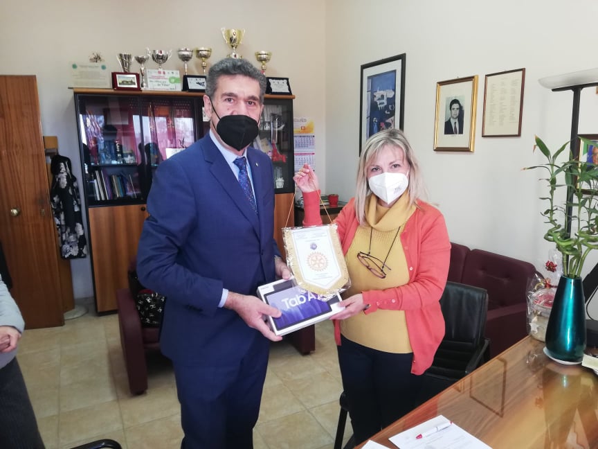 Il Rotary Club di Caltanissetta dona tre tablet all’IIS “Sen. Angelo Di Rocco” per darli a studenti di famiglie meno abbienti