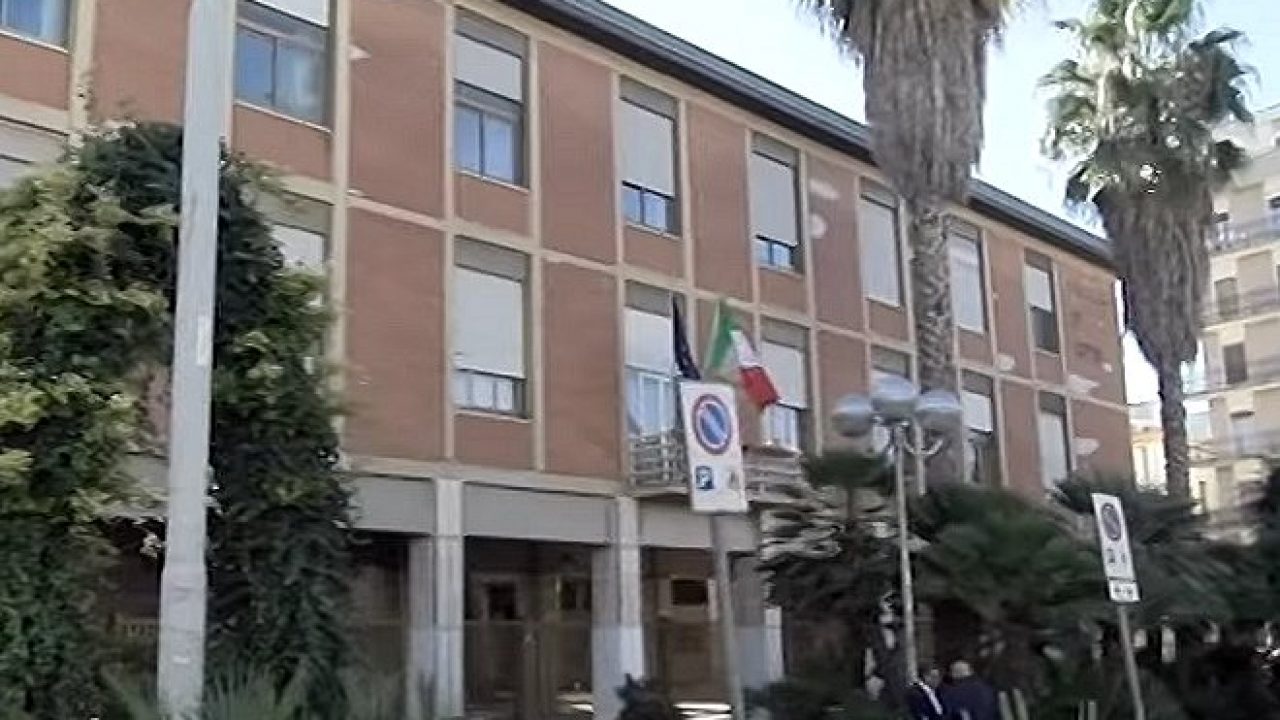 San Cataldo, bandiera della Regione “assente” al Comune. Sicilia Nuova chiede al Sindaco il rispetto delle istituzioni