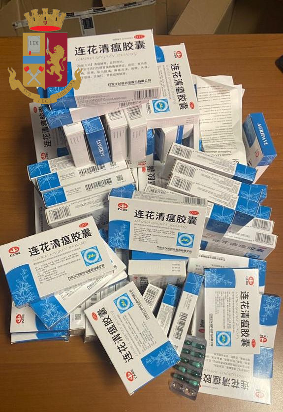 Vendevano medicinali clandestini per la cura del Covid in un negozio di abbigliamento: 2 cittadini cinesi denunciati