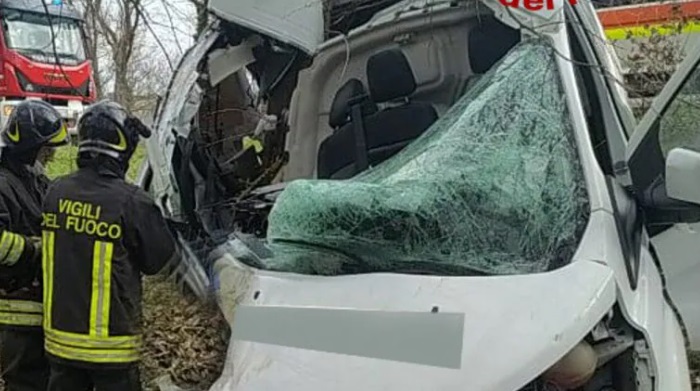 Auto contro furgone, muore poliziotto in pensione nell’Agrigentino