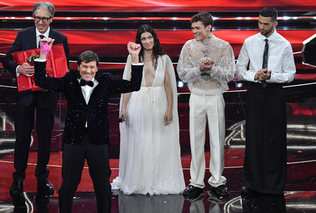 Sanremo, Morandi terzo: “Io mi sono jovanottizato? No, è Lorenzo che si è morandizzato”