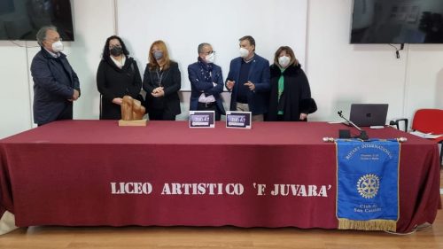 San Cataldo. Donati dal Rotary Club due tablet al Liceo Artistico “Juvara”