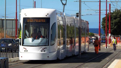 Sicilia, senza green pass urla e danneggia tram a Palermo
