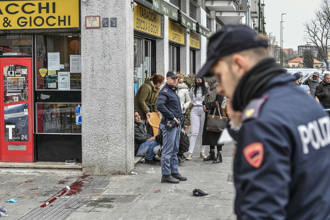 Italia, figlio accoltella il padre in strada: morto 69enne