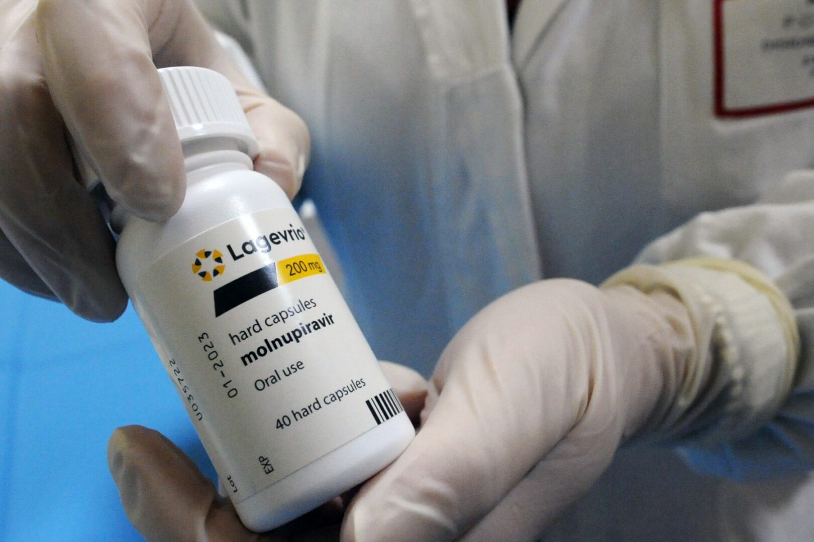 FARMACI ANTIVIRALI CONTRO IL COVID, PRIMA CONSEGNA A LAMPEDUSA