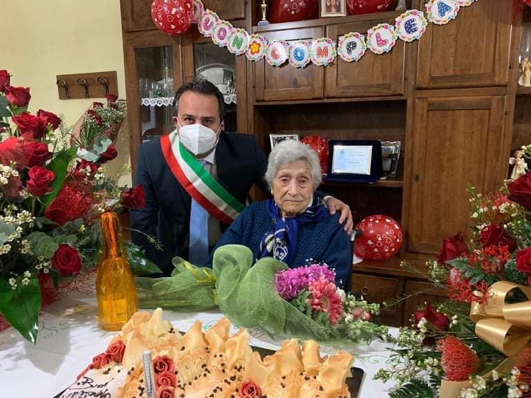 Mussomeli, festeggiati i 100 anni di nonna Maria nell’intimità della famiglia