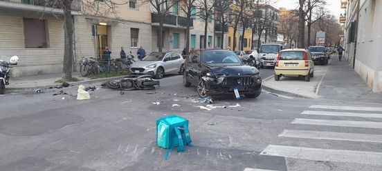 Italia, rider muore in un incidente stradale mentre fa le consegne