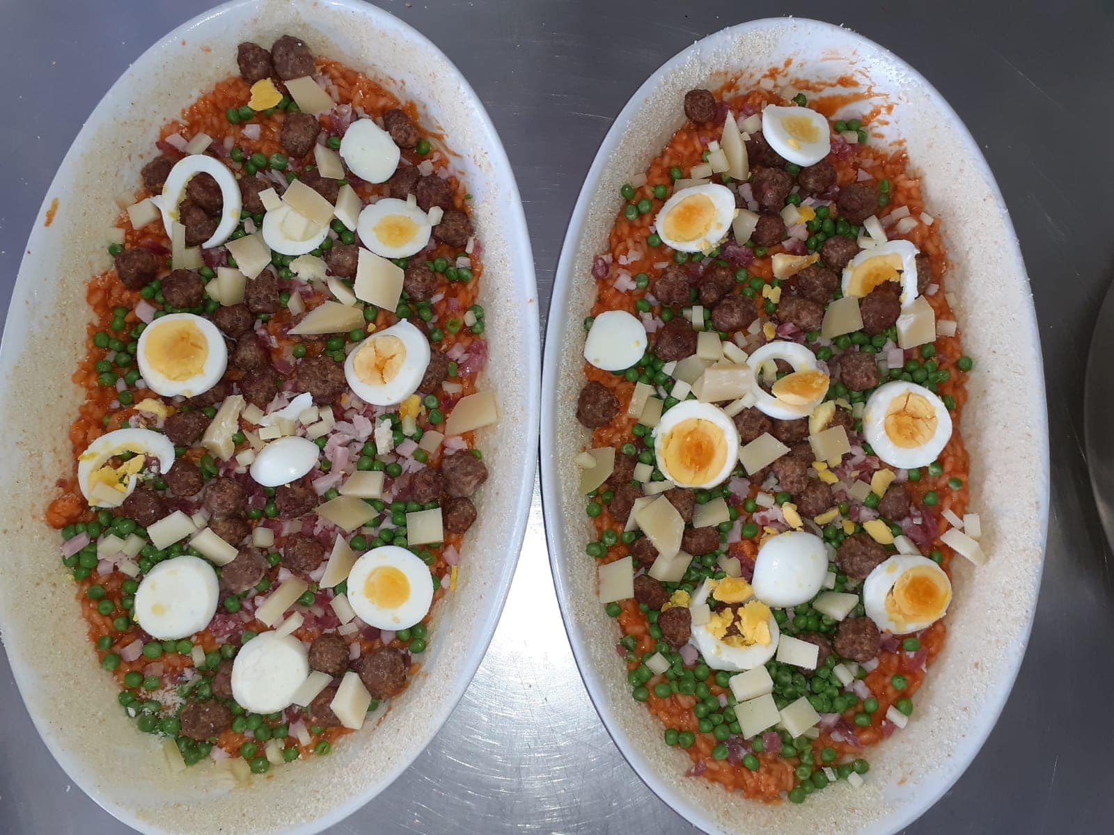 Mussomeli, allievi IPSEOA del Virgilio a scuola di cucina. Preparazione pietanze