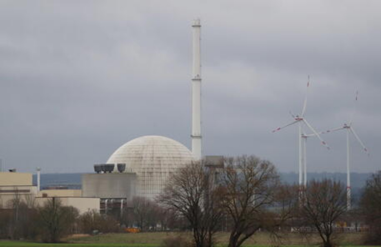 Ucraina: incendio nella centrale nucleare di Energodar dopo attacco russo. Se esplode è peggio di Chernobyl