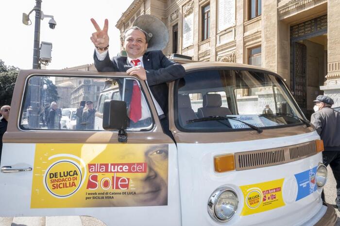 Sicilia, De Luca arriva ad Agrigento: “Io sponsor di… Musumeci”