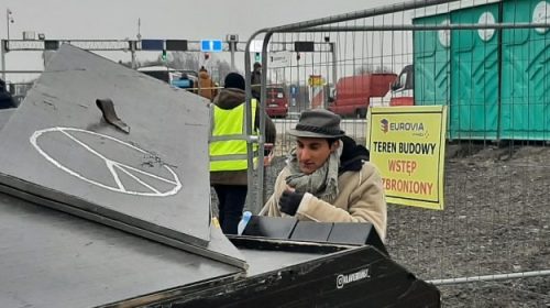 Da Caltanissetta ai confini Ucraini. Il pianista Davide accoglie i profughi con la sua musica