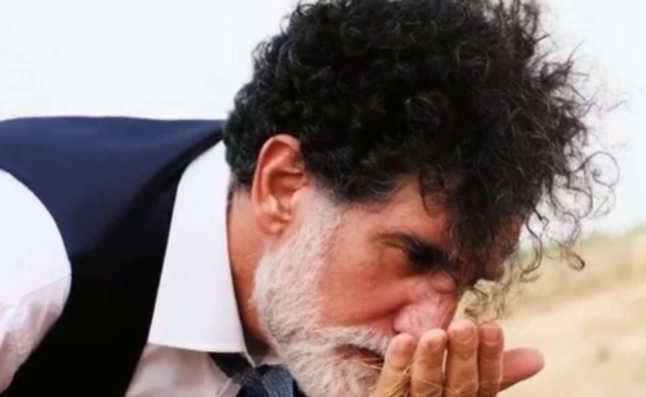 Lello Analfino celebra ancora una volta la sua terra con una canzone al sapore di birra: il video