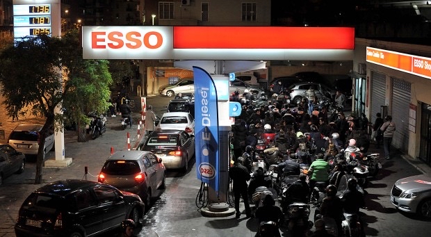 Italia, trasporti. Coldiretti: caro benzina genera psicosi, accaparramenti e speculazioni