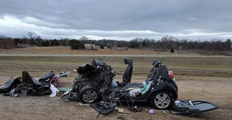 Usa, terribile tragedia. Auto non si ferma all’incrocio, travolta da un camion morte  sei ragazze a bordo, avevano tra 15 e 17 anni