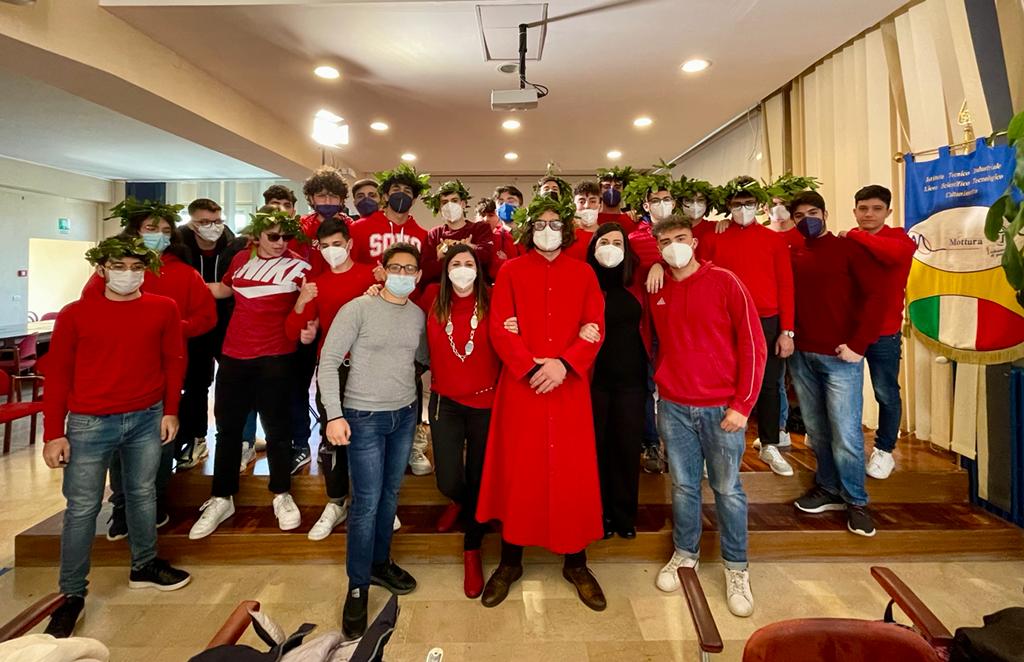 Caltanissetta, “Mottura” aderisce al Dantedì: studenti mettono in scena un filmato con il Sommo Poeta