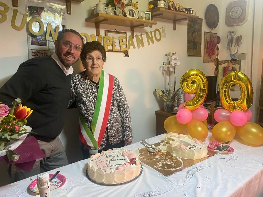 Campofranco. Il sindaco celebra i “90 anni di gioventù” della signora Rosa