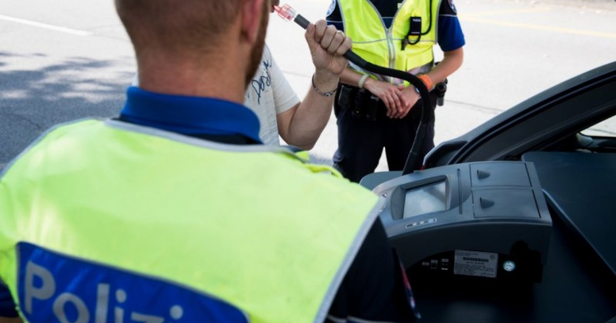Sicilia, ubriaco alla guida dell’auto in autostrada: tasso alcolemico da “record”, scattano denuncia e ritiro patente