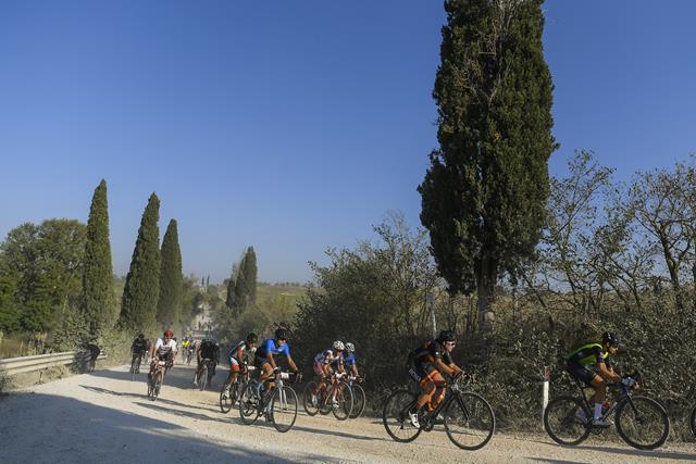 Ciclismo, tutto pronto per la Gran Fondo Strade bianche di domenica