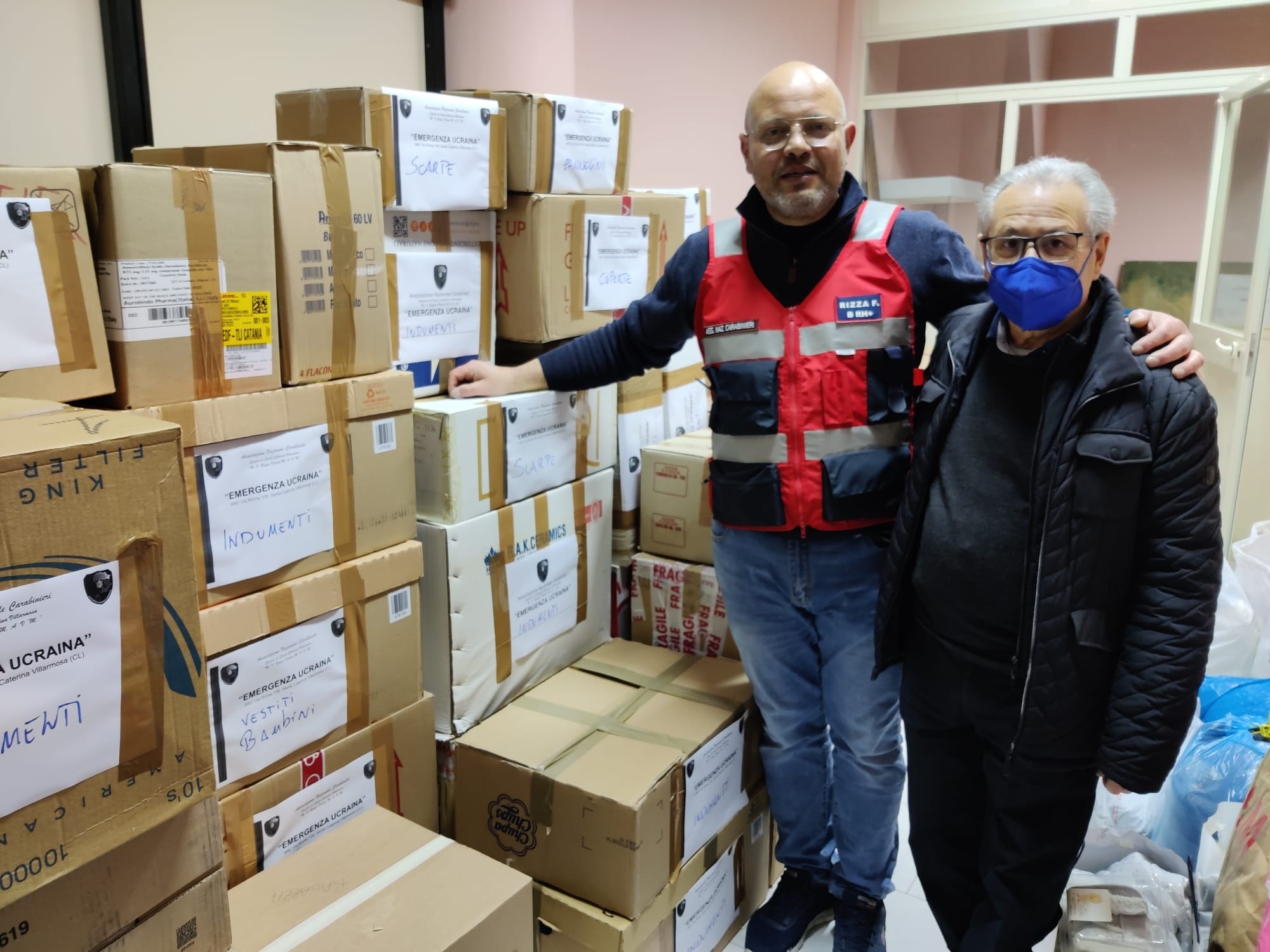 Santa Caterina. Continua la raccolta di indumenti e generi alimentari per l’Ucraina grazie all’Associazione Nazionale Carabinieri